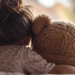 695 de copii din Maramureș, separați de părinți. Peste 300, la asistenți maternali