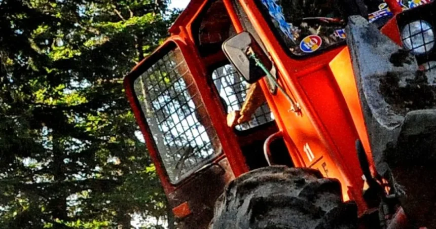 Accident cu tractor neînmatriculat la Coștiui: șoferul a refuzat etilotestul