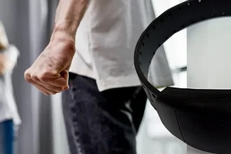 Bărbat din Cicârlău, monitorizat electronic după ce și-a agresat fratele