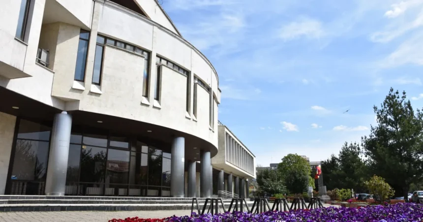 Cursuri și activități gratuite pentru copii la Biblioteca „Petre Dulfu” Baia Mare