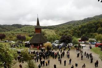 Hram de toamnă la Rohița-Boierești. Episcopul Iustin oficiază Sfânta Liturghie arhierească