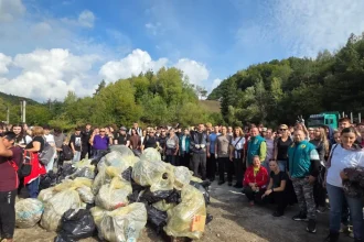 Mii de voluntari din Maramureș au participat la ecologizarea „Let’s Do It, Romania!”
