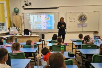 Polițiștii maramureșeni, lecții de siguranță pentru elevii din Baia Mare