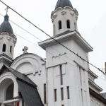 Sărbătoare la Cavnic: Târnosirea noii biserici a Parohiei „Nașterea Maicii Domnului”