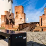 Wi-Fi și încărcare lângă ziduri vechi de secole. Bănci inteligente în Satu Mare